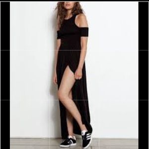 Stone Row Black Maxi dress W/ Sleeve Size Small